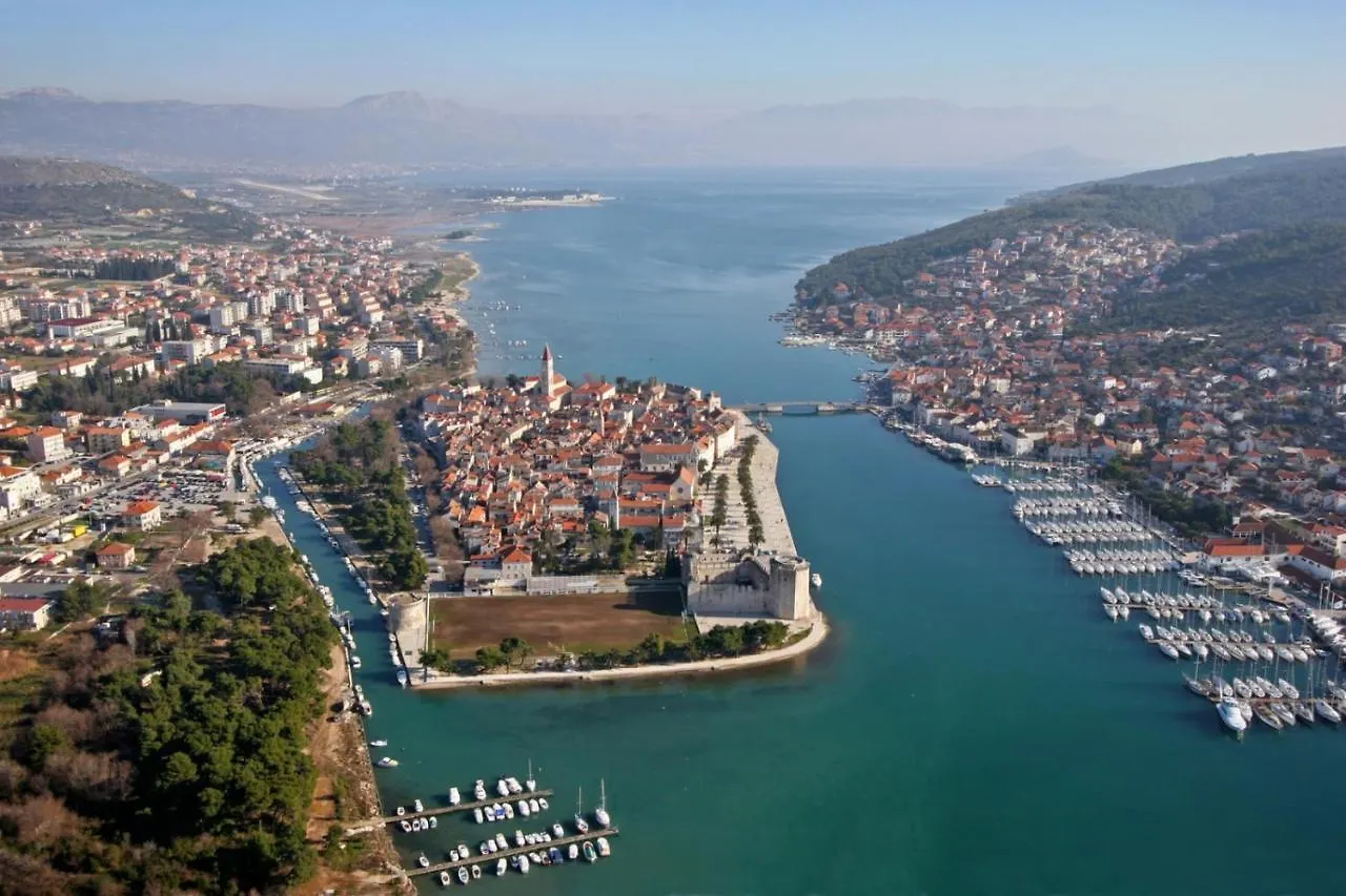 Studio Apartment In Mastrinka With Loggia, Air Conditioning, Wifi, Washing Machine 5159-1 Trogir