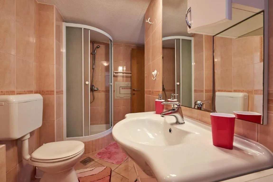 Studio Apartment In Mastrinka With Loggia, Air Conditioning, Wifi, Washing Machine 5159-1 Trogir