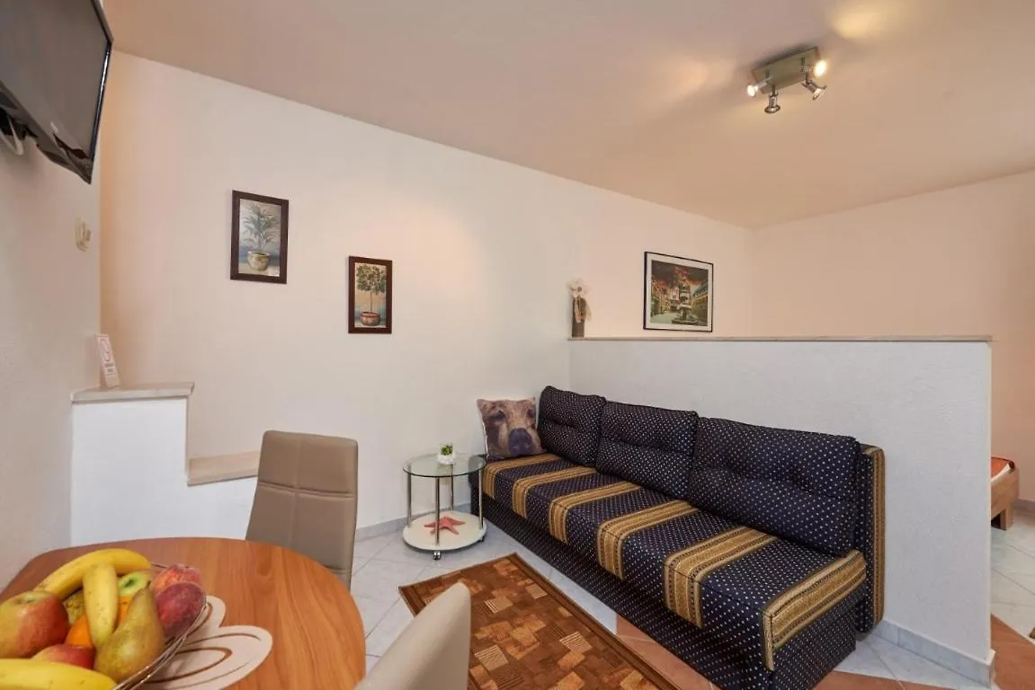 Studio Apartment In Mastrinka With Loggia, Air Conditioning, Wifi, Washing Machine 5159-1 Trogir
