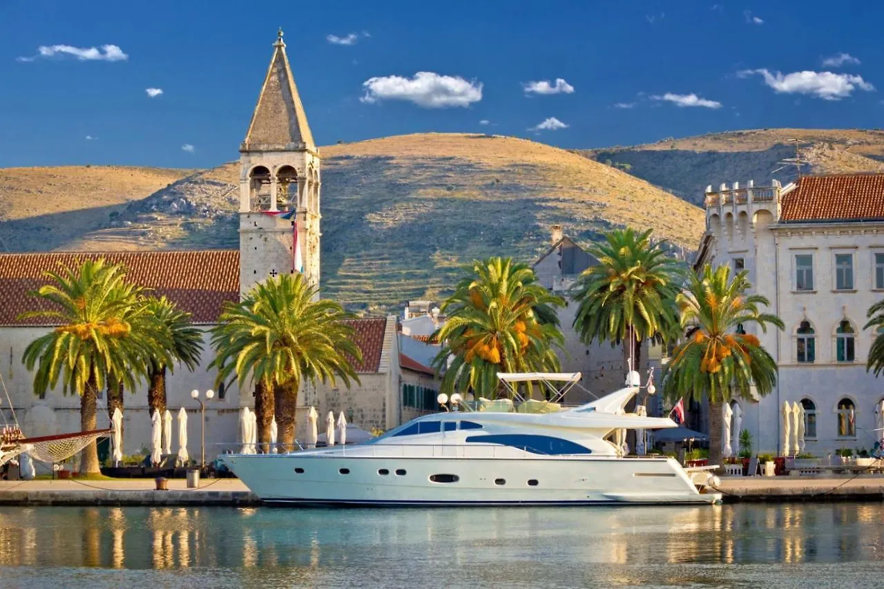 Studio Apartment In Mastrinka With Loggia, Air Conditioning, Wifi, Washing Machine 5159-1 Trogir 0*,
