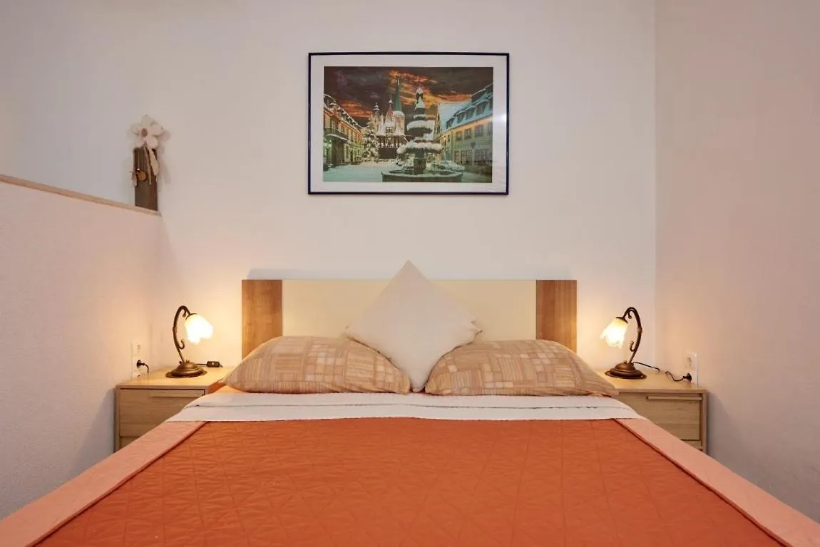 Studio Apartment In Mastrinka With Loggia, Air Conditioning, Wifi, Washing Machine 5159-1 Trogir