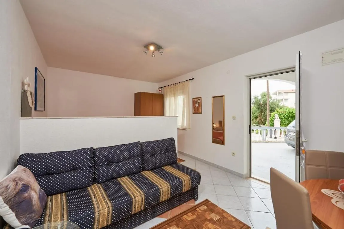 Studio Apartment In Mastrinka With Loggia, Air Conditioning, Wifi, Washing Machine 5159-1 Trogir