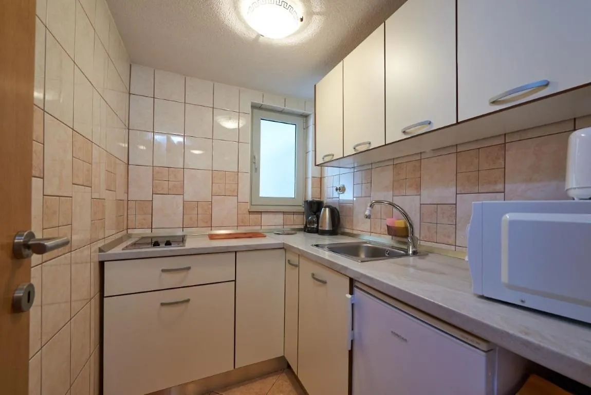 Studio Apartment In Mastrinka With Loggia, Air Conditioning, Wifi, Washing Machine 5159-1 Trogir