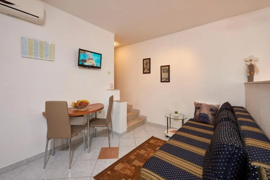 Studio Apartment In Mastrinka With Loggia, Air Conditioning, Wifi, Washing Machine 5159-1 Trogir